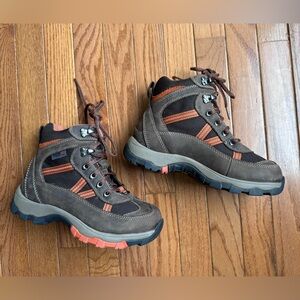 LLBean kids hiking boots size 4